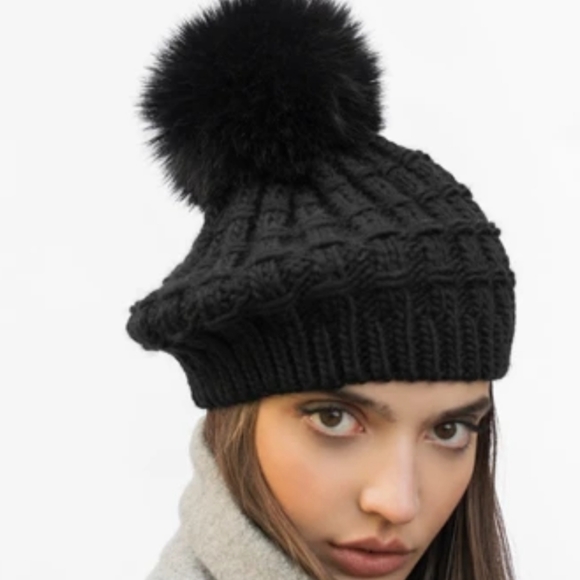 Kyi Kyi Canada Accessories - 🍒NWT🍒WOOL BLEND BERET WITH JUMBO POM